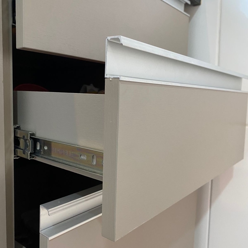 El aluminio de la protuberancia perfila el hardware de encargo de los muebles para la decoración del material de construcción