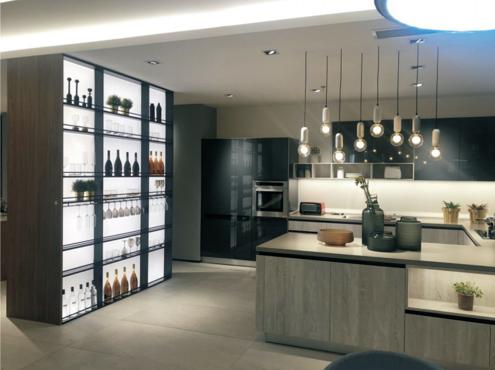 Muebles Led Light Estantes de aluminio montados en la pared Estantes colgantes en la pared Estante de vino para el hogar