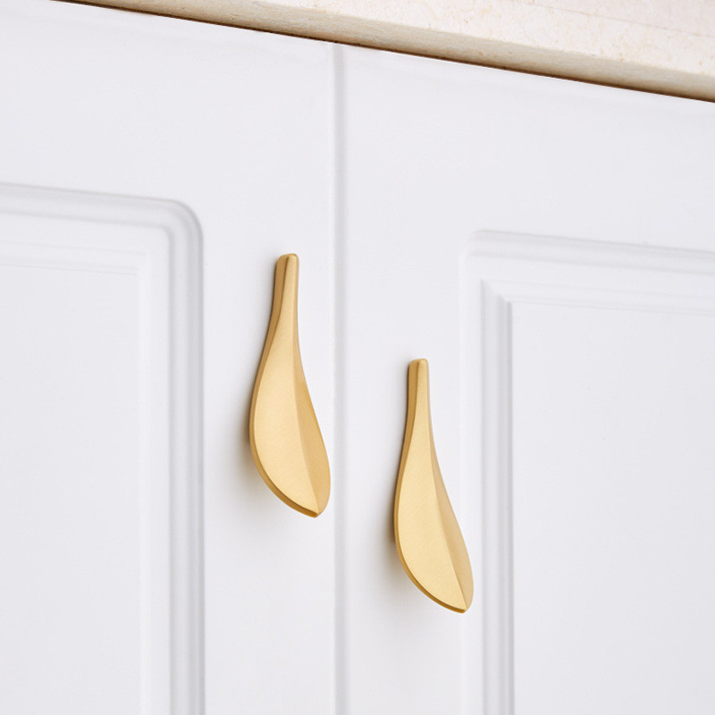 Nordic Brass Glod Leaves Cabinet Door Wardrobe Handle 2pares Muebles Mano del pulsador Doble agujero fijo Equipado con tornillo