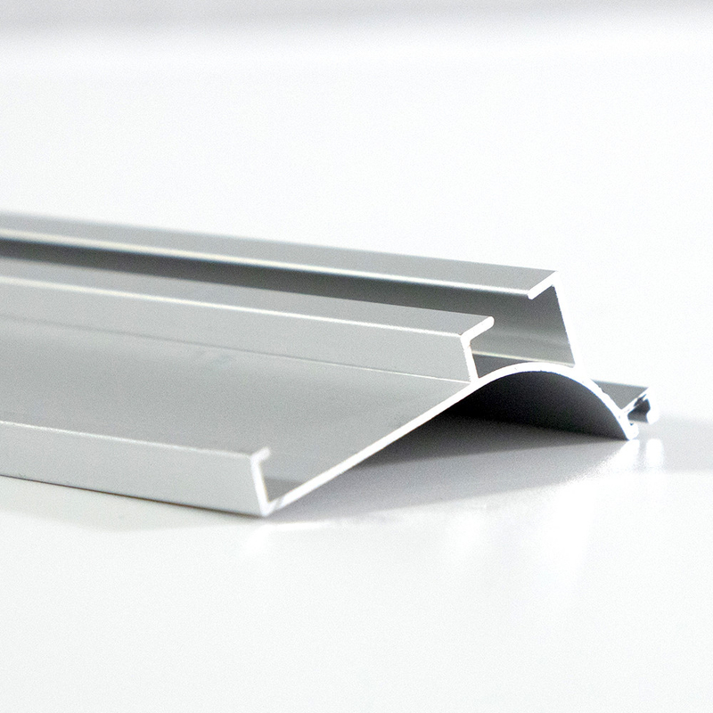 El borde del finger tira de la manija encubierta para el níquel de plata de la mancha de la cocina de la puerta del gabinete casero del cajón con los tornillos